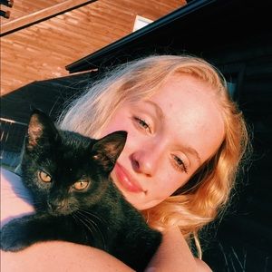 Meet your Posher, Olivia